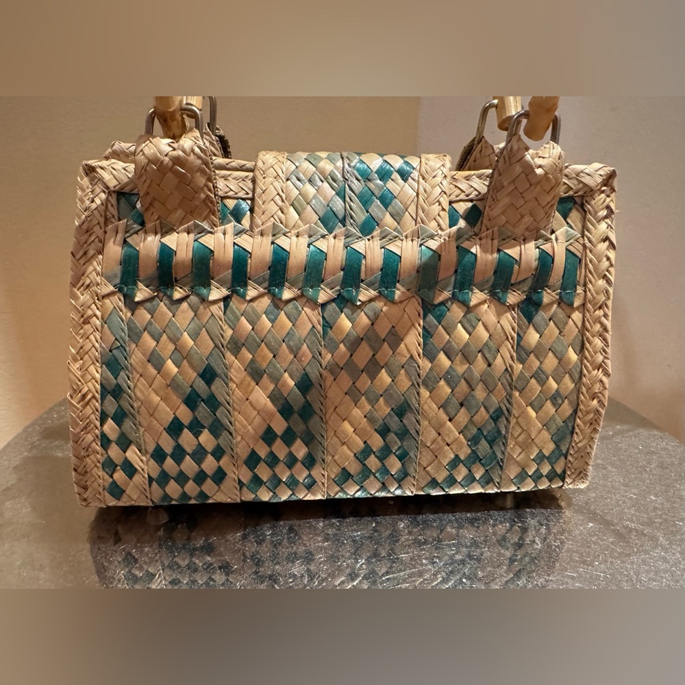 ❤️ NWT Woven Tan and Green Handbag - Picture 6 of 15